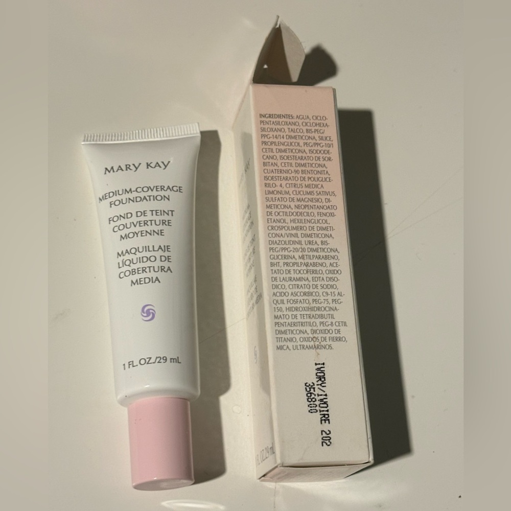MARY KAY IVORY 202 MEDIUM COVERAGE FOUNDATION, NIB